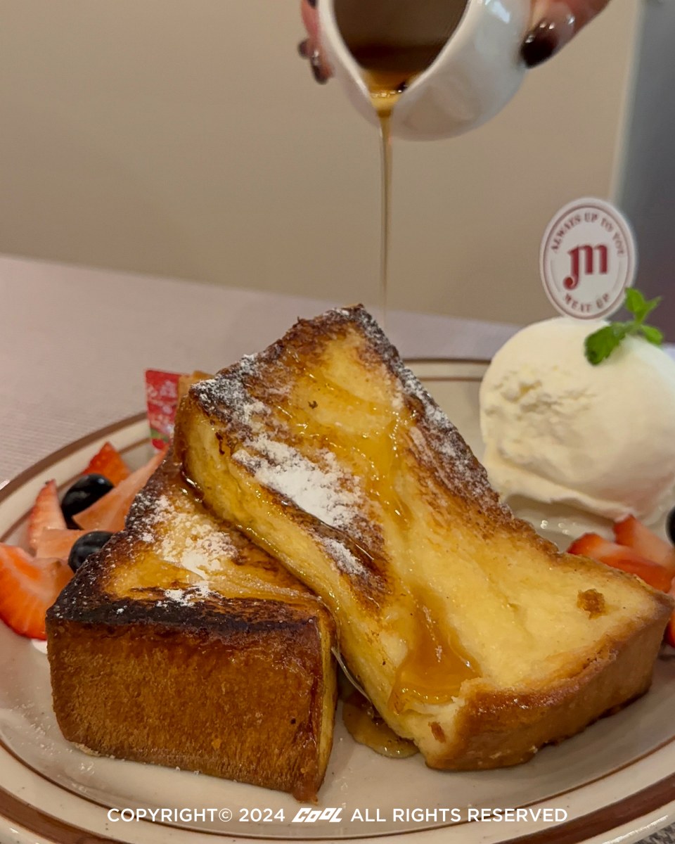 呼叫草莓控重新集合！浮誇系早午餐名店「Meat Up 覓晌」秋冬甜點新菜單：超高草莓塔、開心果舒芙蕾全面升級