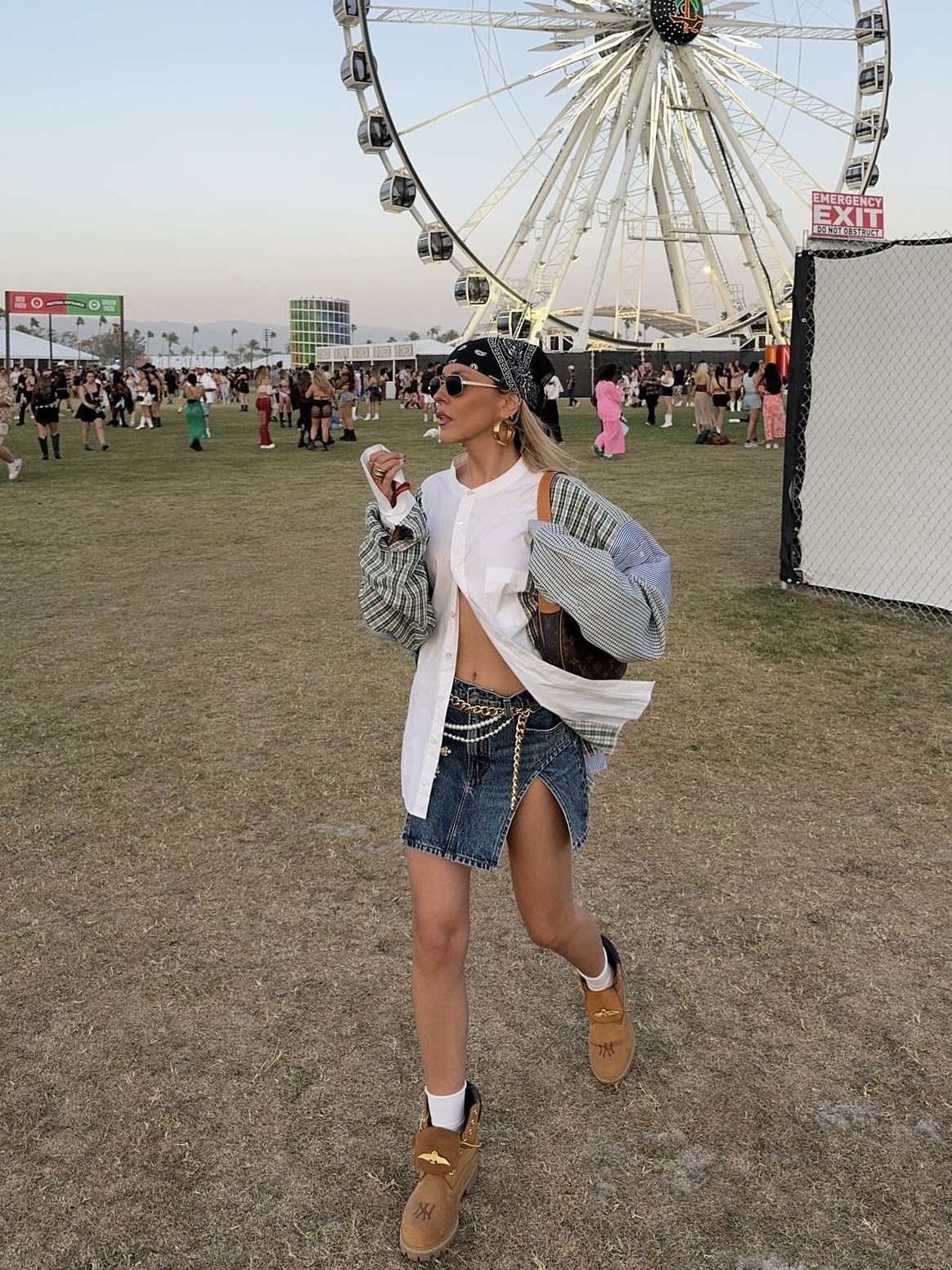 張員瑛、Rosé 都這樣穿！2024 女性秋冬穿搭 5 大流行元素你跟上了嗎？命定時髦色是「這色」！