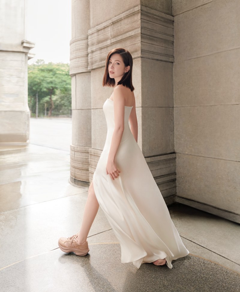 IU 穿的就是香！New Balance 厚底鞋款 WRPD Runner 百搭登場，新色 327 更是女神必備！