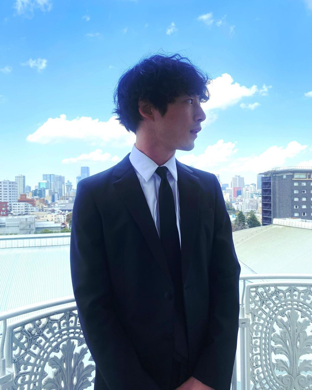 暈爆！坂口健太郎登李泳知節目大展撩妹技巧！「 2 階段溫柔攻勢」讓人招架不住！