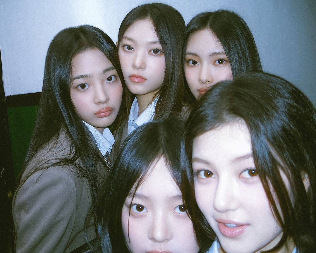 ILLIT 新歌〈IYKYK〉疑似抄襲 NewJeans 未發行 Demo 惹議！網驚：根本一模一樣