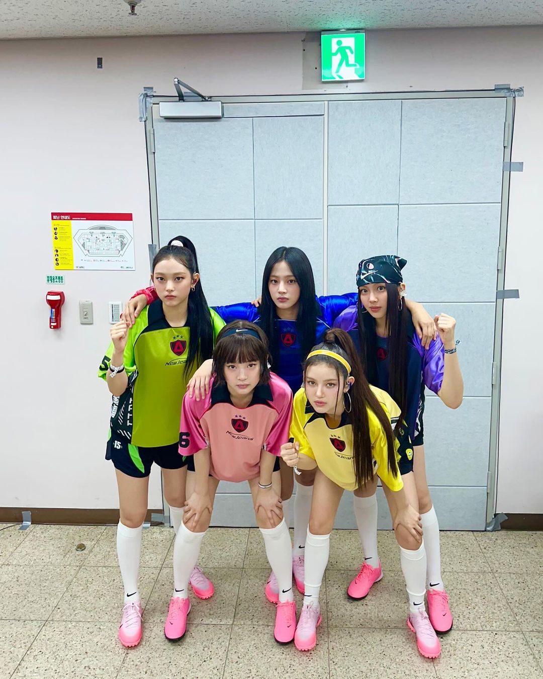 ILLIT 新歌〈IYKYK〉疑似抄襲 NewJeans 未發行 Demo 惹議！網驚：根本一模一樣