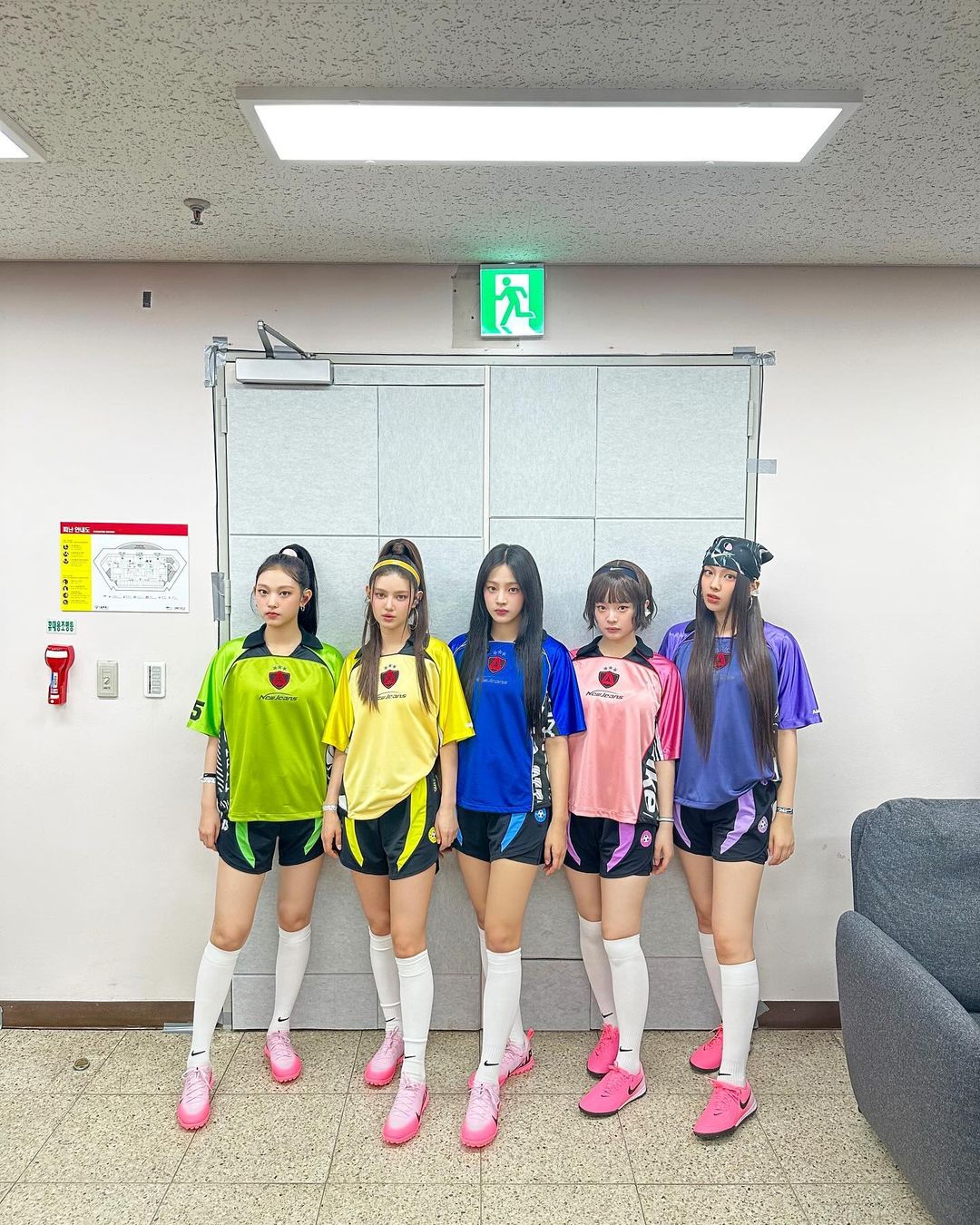 ILLIT 新歌〈IYKYK〉疑似抄襲 NewJeans 未發行 Demo 惹議！網驚：根本一模一樣