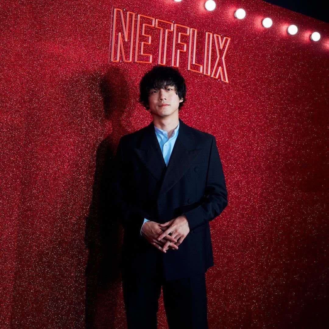 暈爆！坂口健太郎登李泳知節目大展撩妹技巧！「 2 階段溫柔攻勢」讓人招架不住！