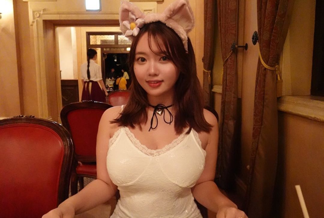 胸懷大「痣」！超兇極品櫻花妹「瑪莉醬」超犯規，火辣美人痣吸目光！