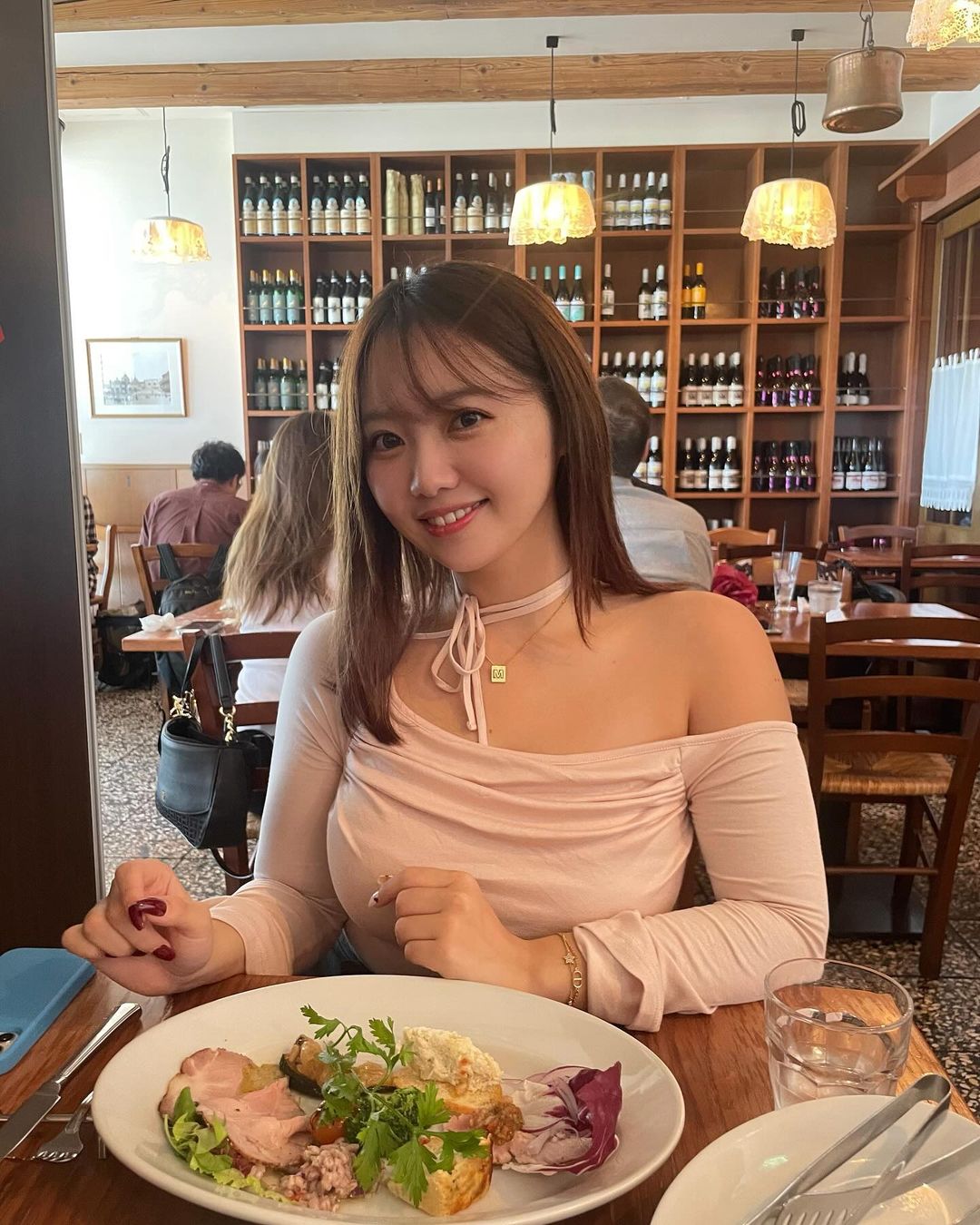 胸懷大「痣」！超兇極品櫻花妹「瑪莉醬」超犯規，火辣美人痣吸目光！