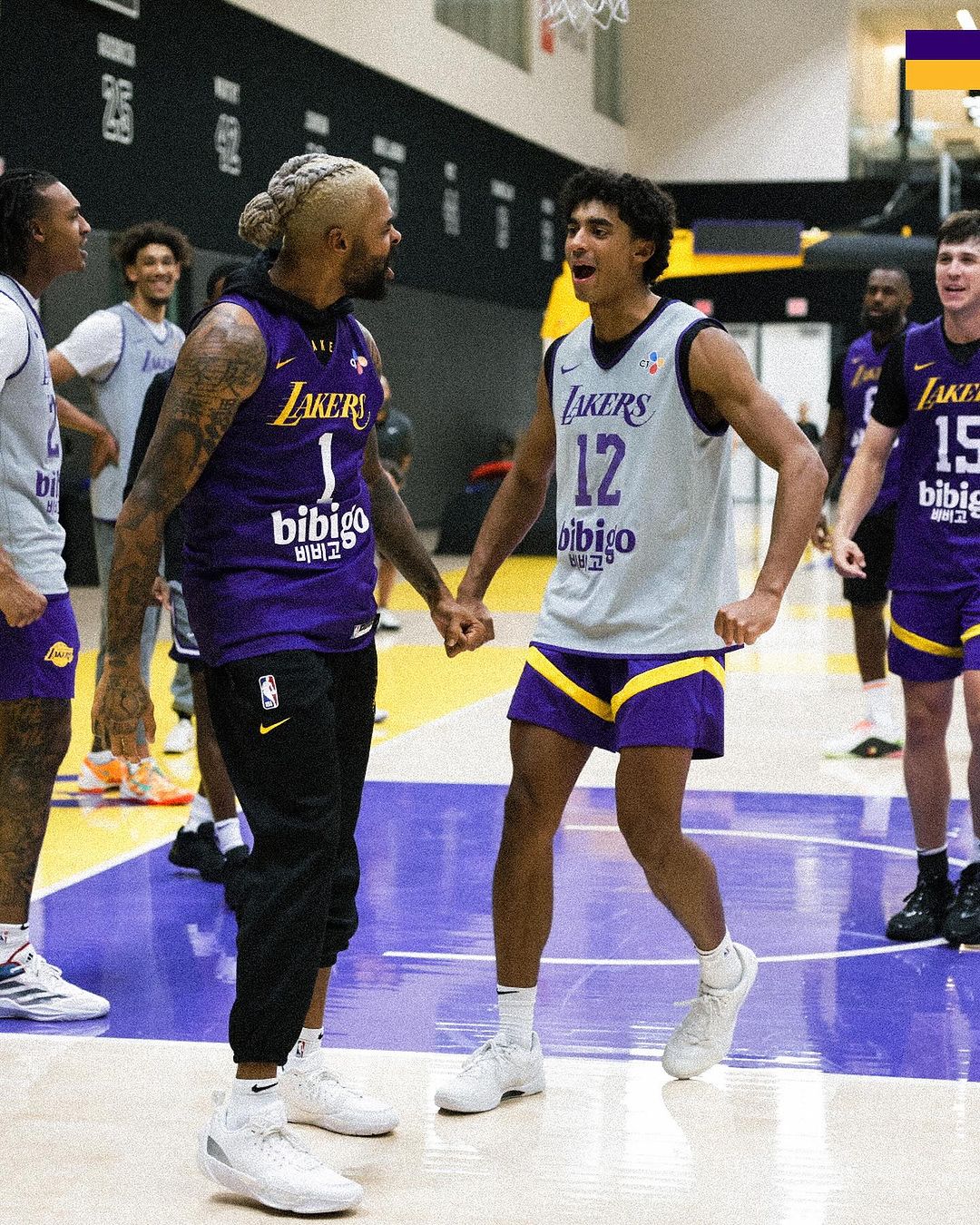 老爸偷放水？LeBron 與 Bronny 玩一對一對決，詹皇卻因違反規則進球不算！