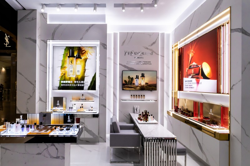 全球首間護膚在這！台北 101 YSL BEAUTY 旗艦店登場！還有時尚訂製香水專區！