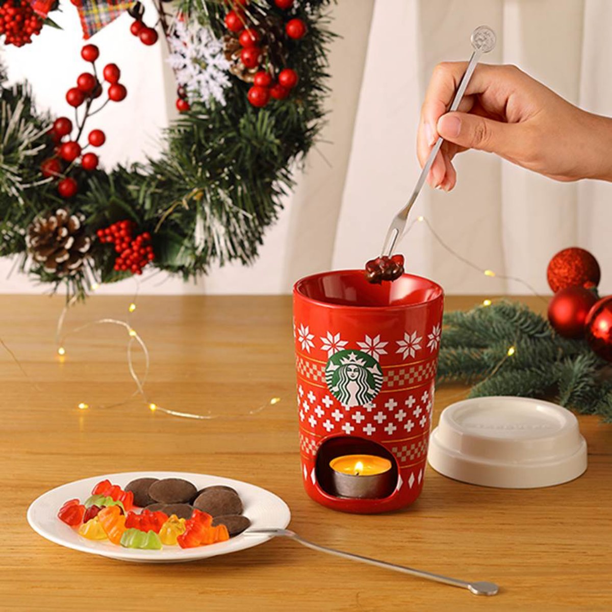 半價喝星巴克「太妃核果那堤」！2025聖誕嘉年華新品：蝴蝶餅可可燕麥那堤、STANLEY 聯名系列