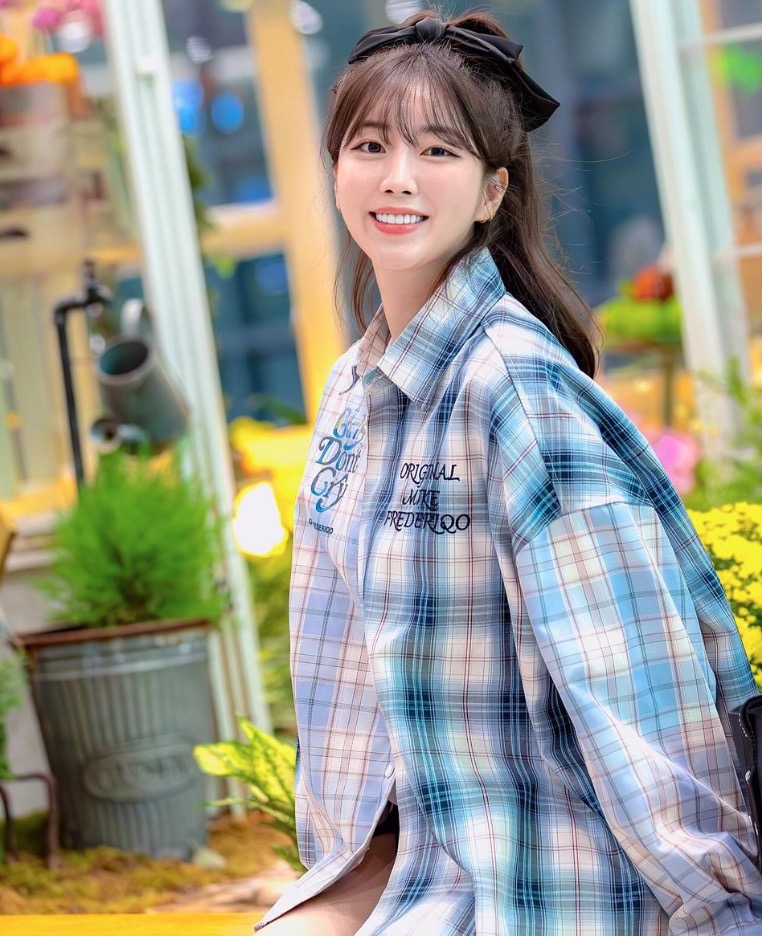 「韓援最強外掛」安芝儇剪短髮？！絕美彎腰照曝光　網友直噴鼻血暴動：真的太頂