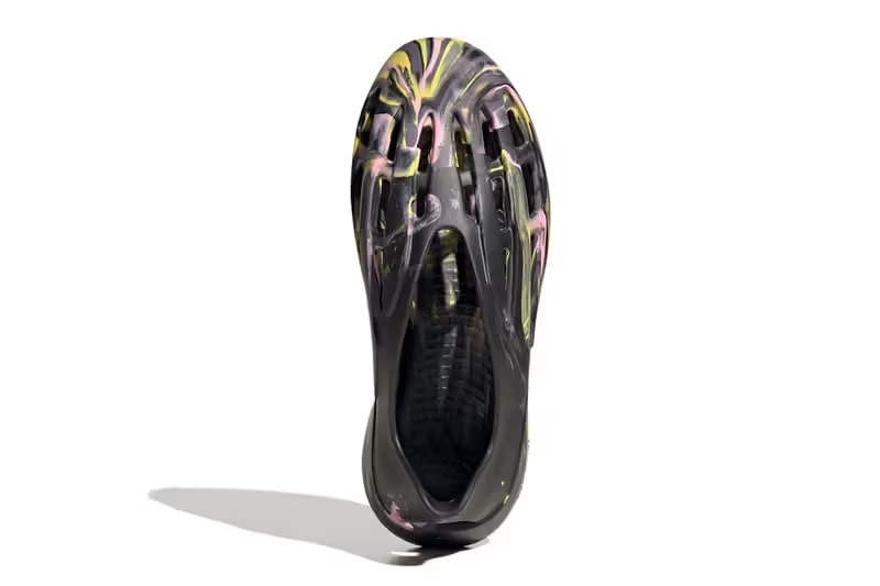 平替版本？adidas 推出充滿「YEEZY 味」的 Lightblaze Moc 全新鞋款系列