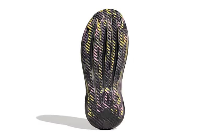 平替版本？adidas 推出充滿「YEEZY 味」的 Lightblaze Moc 全新鞋款系列