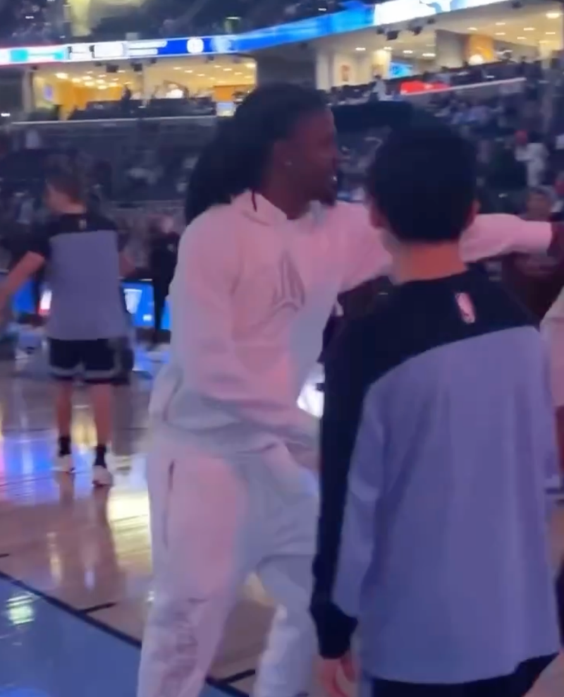 有情有義是我 Ja Morant！河村勇輝遭人惡意撞擊，Ja Morant 為他挺身而出！