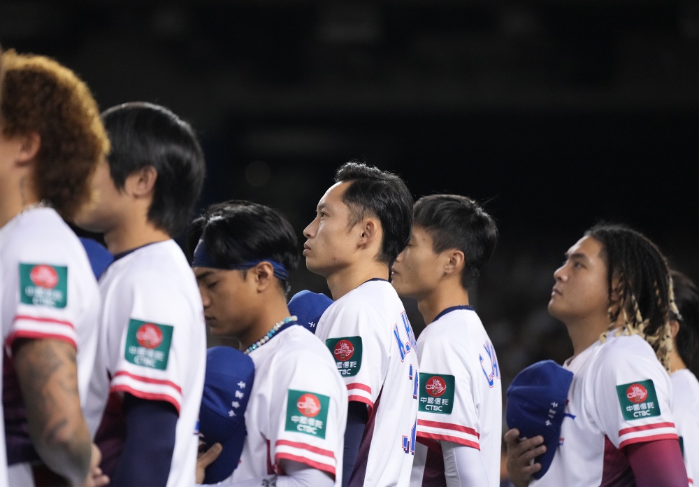 打線被全面封鎖！中華隊 1：3 不敵日本，12 強苦吞首敗！