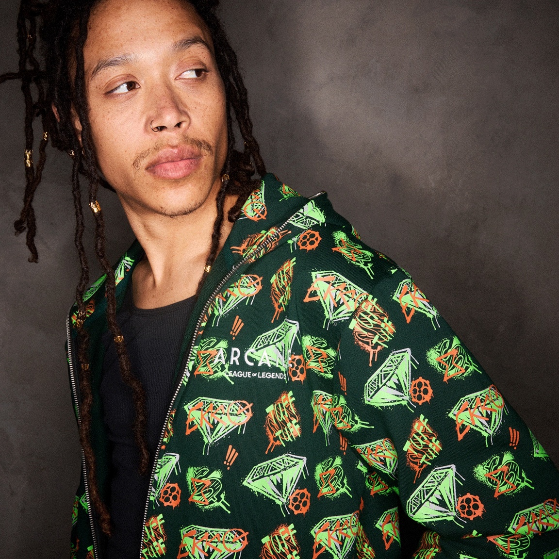 《奧術》推出超勸敗周邊，艾克定情項鍊、1/7 吉茵珂絲模型以及與 BBC 聯名的限量膠囊系列！