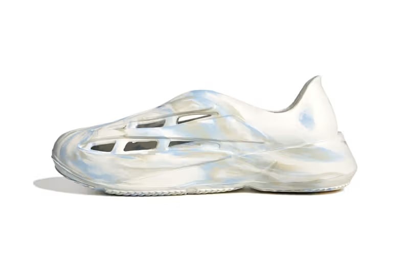 平替版本？adidas 推出充滿「YEEZY 味」的 Lightblaze Moc 全新鞋款系列