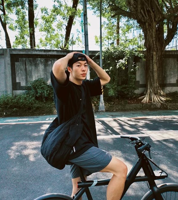 國民男友許光漢將露面！請假獲准確認出席金馬獎　頂「大頭兵髮型」現身