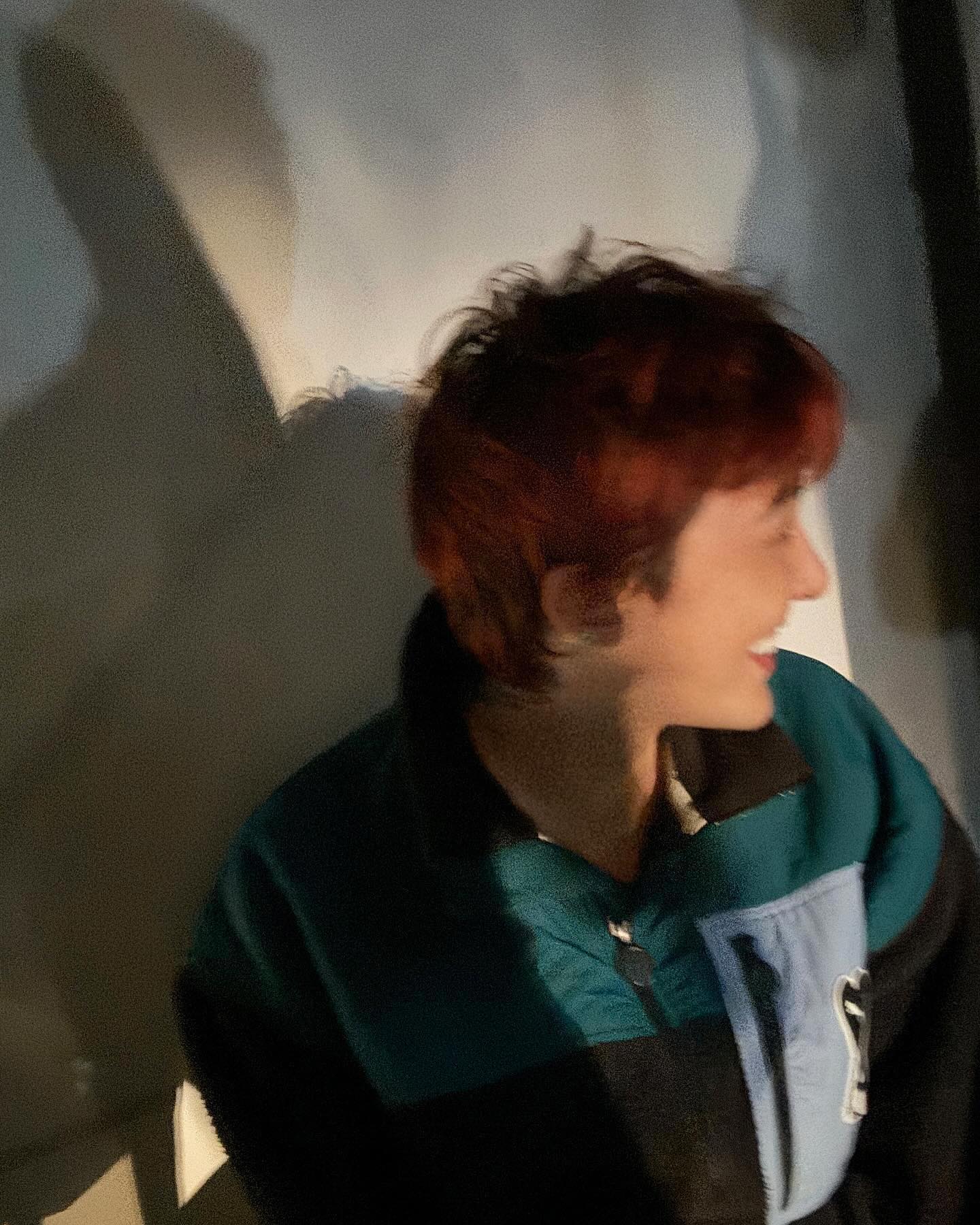 這也能帶貨？GD 穿著「指壓拖鞋」引爆話題，不只被瘋搶還被炒到原價 17 倍！