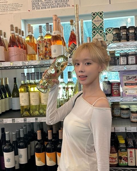 地表最強仙氣！aespa Winter 公開炫耀母親神顏值，網評價：｢原來 Winter 的美貌是遺傳」