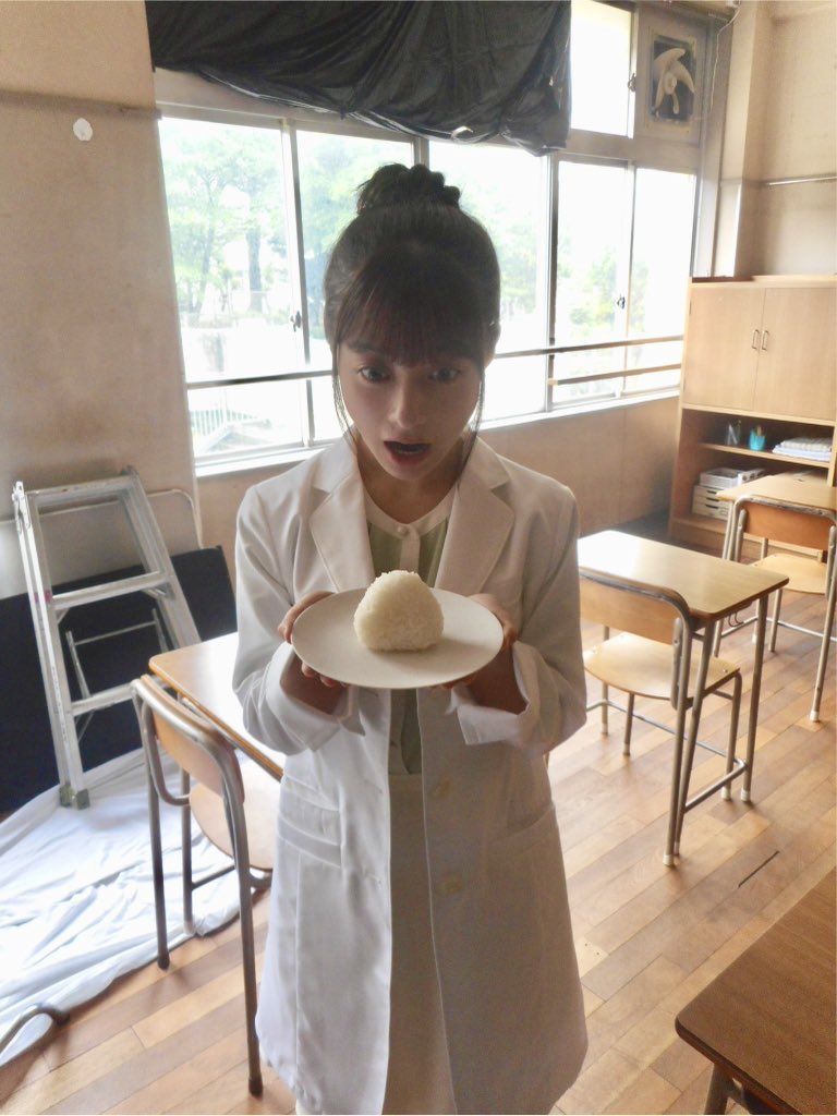 橋本環奈頂黑眼圈出席餐會！名導大讚「謝謝陪我們到店打烊」挨轟自私緊急刪文