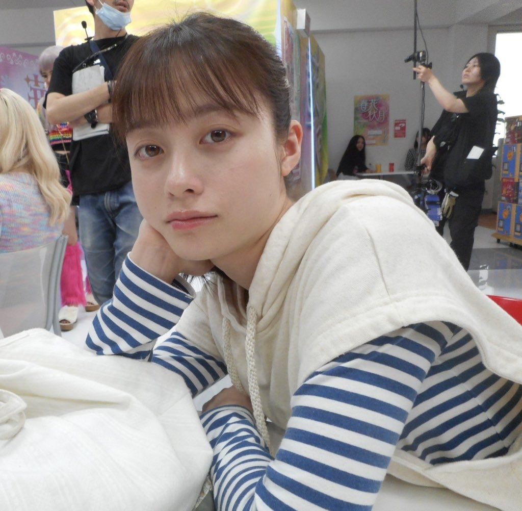 橋本環奈頂黑眼圈出席餐會！名導大讚「謝謝陪我們到店打烊」挨轟自私緊急刪文