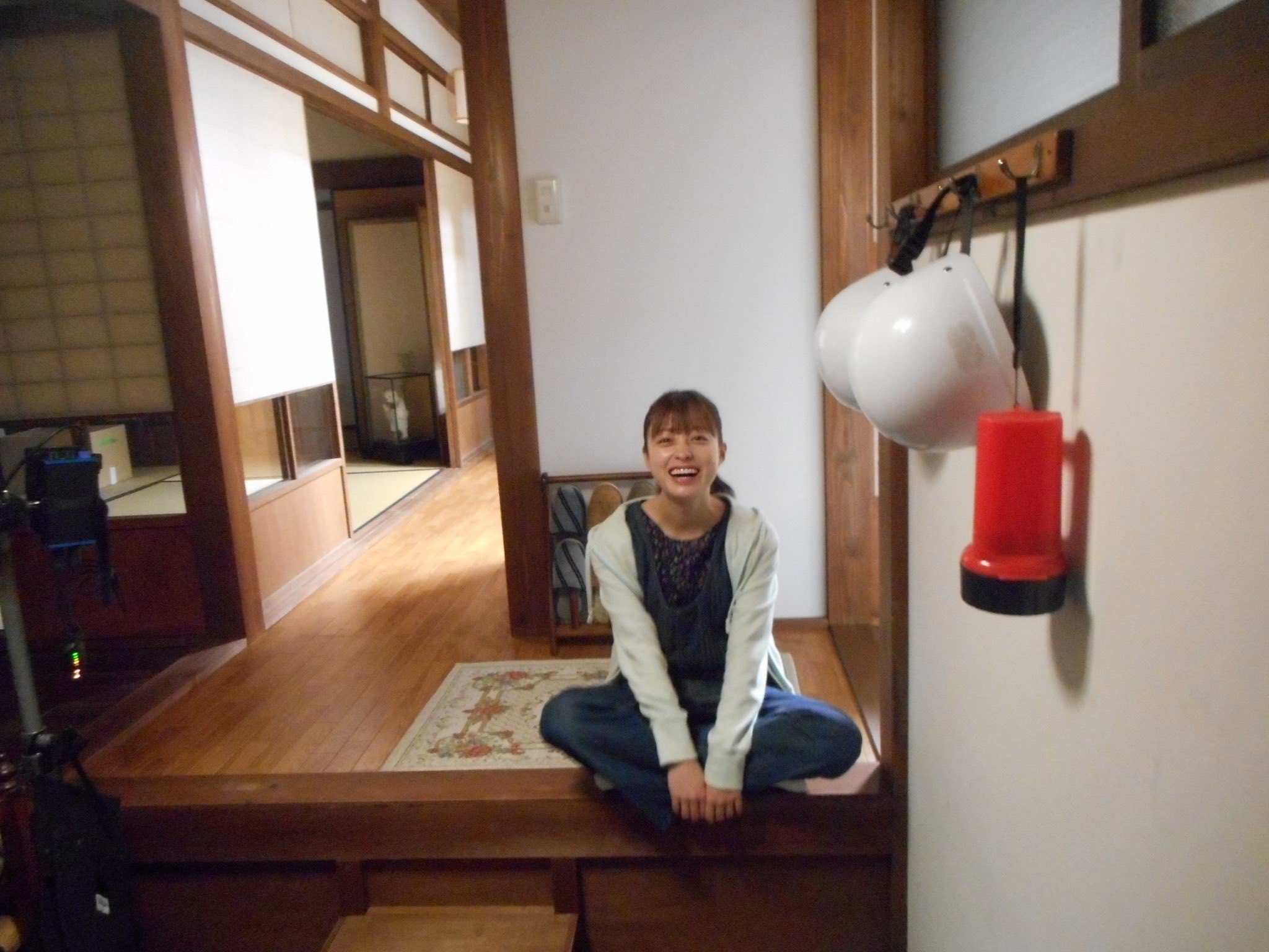 橋本環奈頂黑眼圈出席餐會！名導大讚「謝謝陪我們到店打烊」挨轟自私緊急刪文