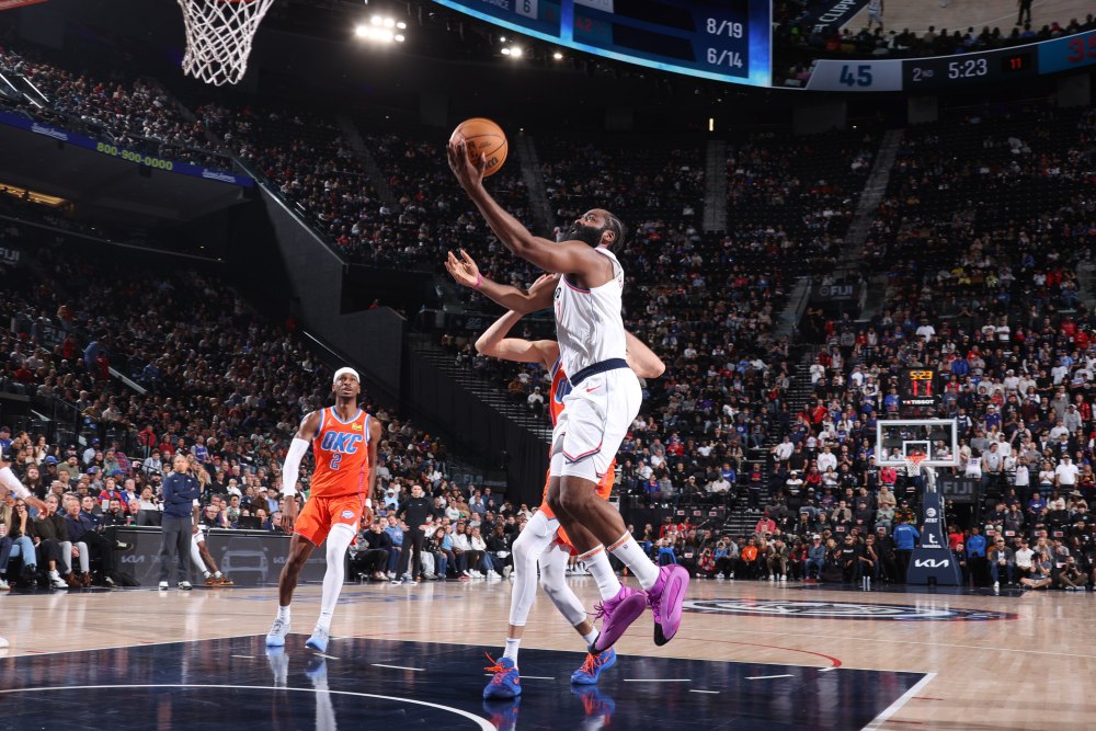 20 秒內四度差點把球抄走！James Harden 一人守下馬刺進攻，球迷驚訝連防守都長出來了？