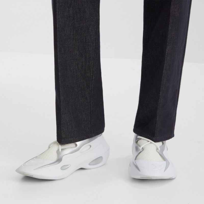 穿了可以跟 Rain ㄧ樣帥嗎？FENDI 最新鞋款 MAD 登場，不只好穿又百搭！