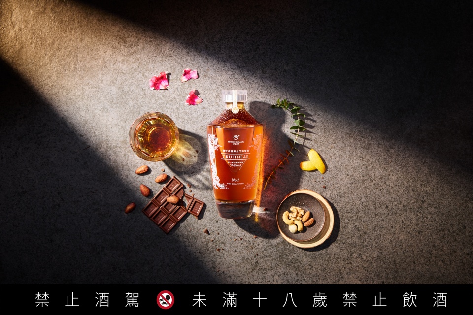 Super Junior 利特新身份「創世者桶陳金門高粱酒 No.2」形象大使帥照出爐！E.L.F. 瘋搶獨家小卡