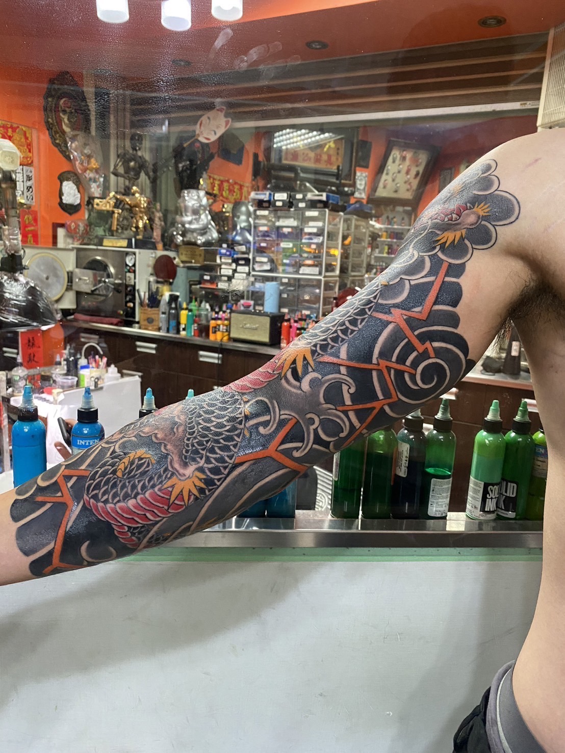 COOL 專訪｜幫林昱珉包手的刺青師我們找到了！刺青師彫育：「拿下世界冠軍，讓傳統刺青可以被看見！」