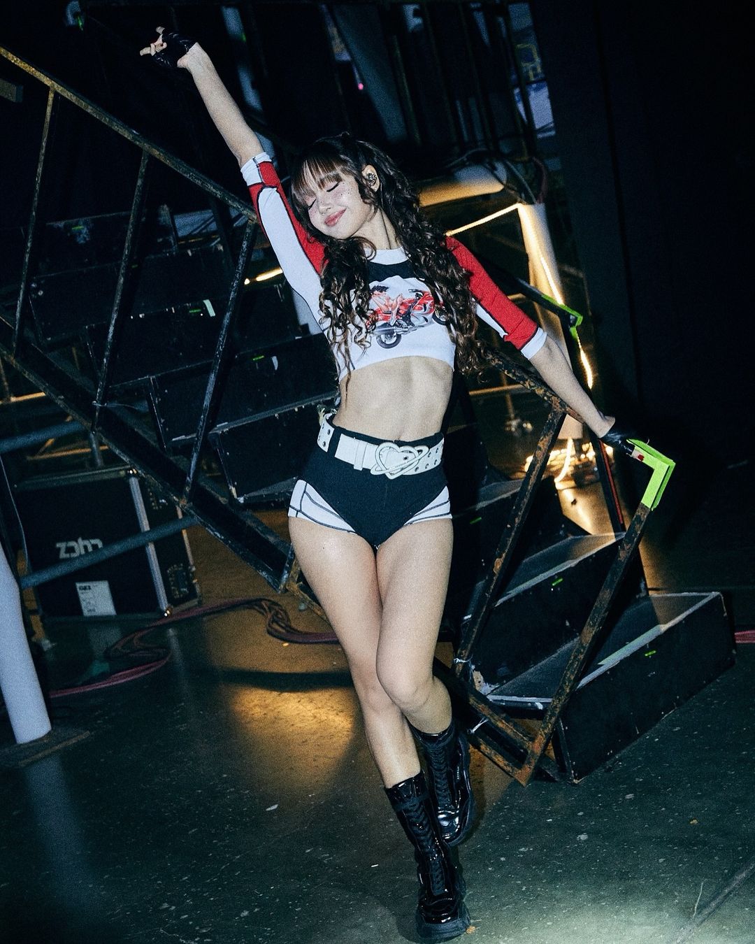 Rosé 完 LISA 接棒！LISA 全新個人專輯《Alter Ego》明年 2 月 28 日發行！