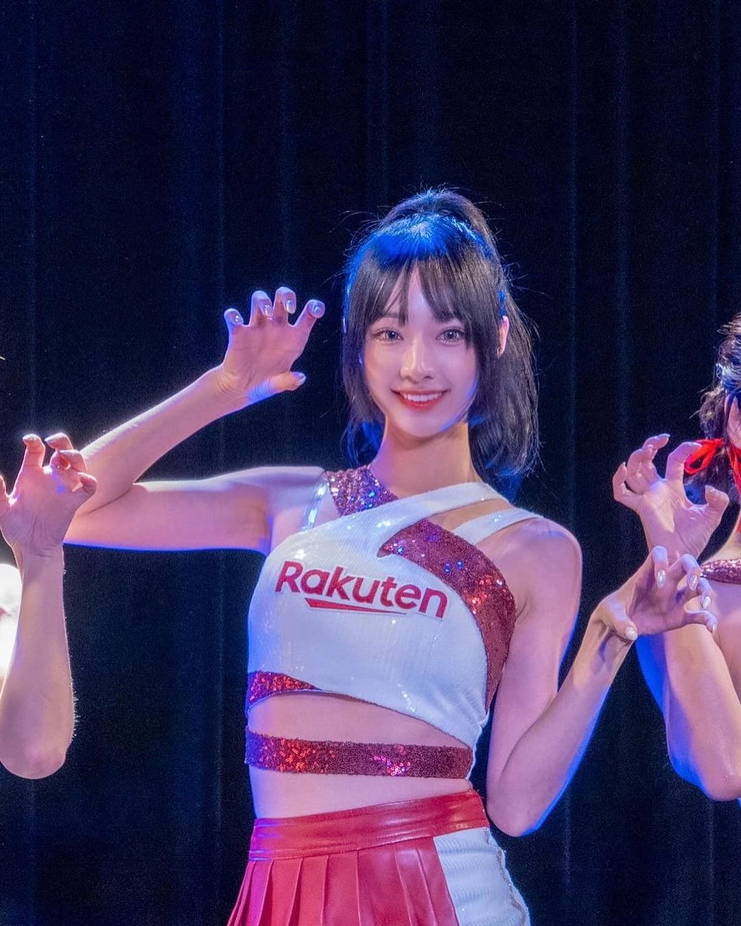 神級美顏登上東京巨蛋看板！嘎琳 12 強賽驚艷台、日網友，106 公分辣腿助攻登封桌曆銷量冠軍！