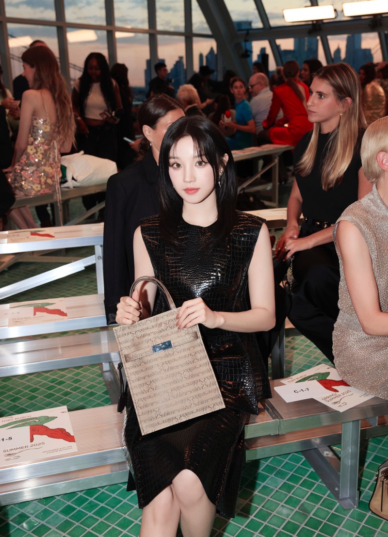 火辣形象照曝光！宋雨琦成為 TORY BURCH 包袋、鞋履最新代言人！