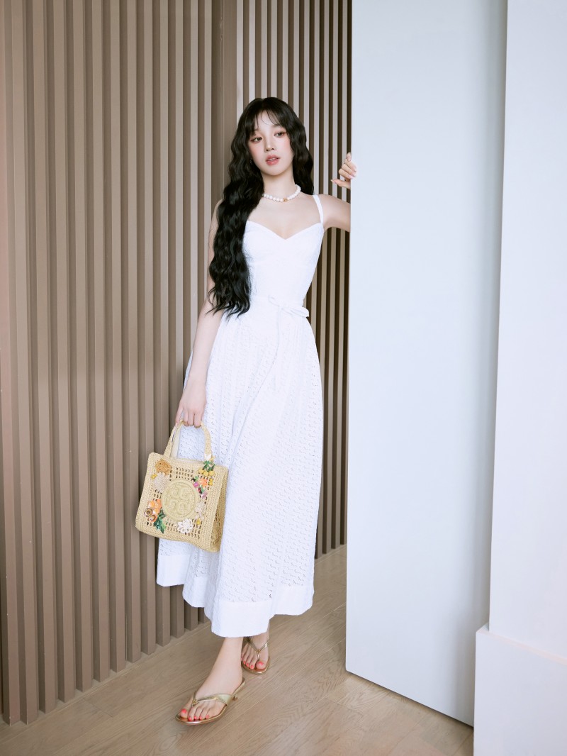 火辣形象照曝光！宋雨琦成為 TORY BURCH 包袋、鞋履最新代言人！
