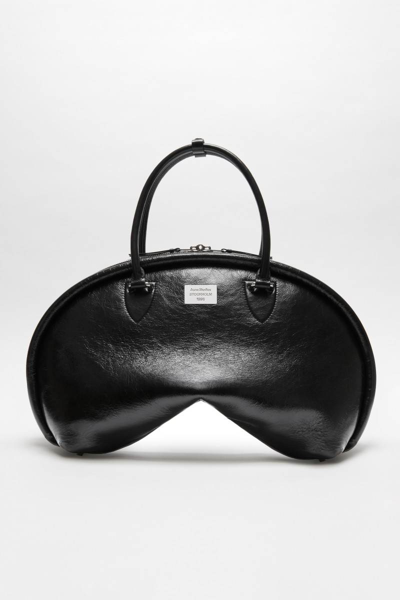 她那麼辣！Charli XCX 拍攝 Acne Studios 2025 春夏形象大片！