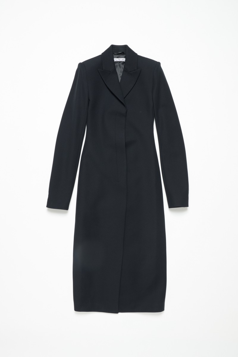 她那麼辣！Charli XCX 拍攝 Acne Studios 2025 春夏形象大片！