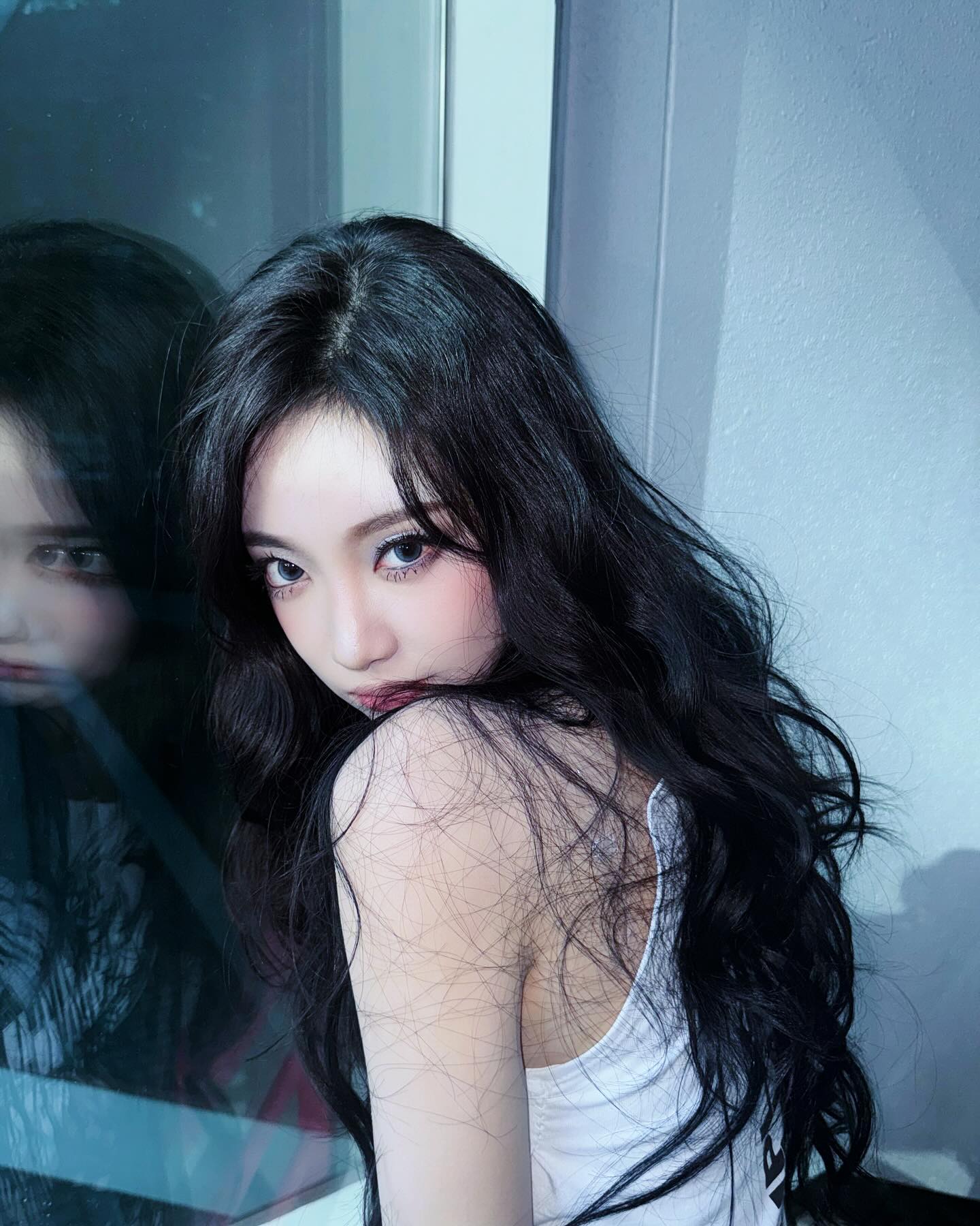 極顯白！韓女團秋冬髮色圖鑑：太妍、NewJeans、aespa 重回原生黑茶髮！