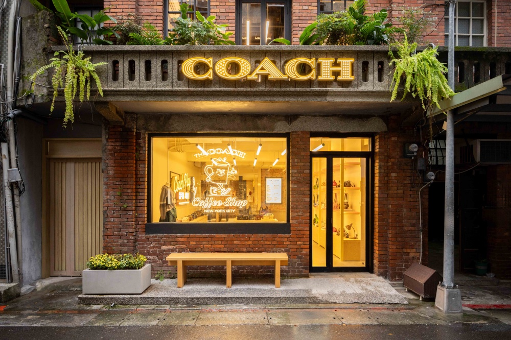 COACH PLAY CHIFENG ST. 概念店登陸中山赤峰街