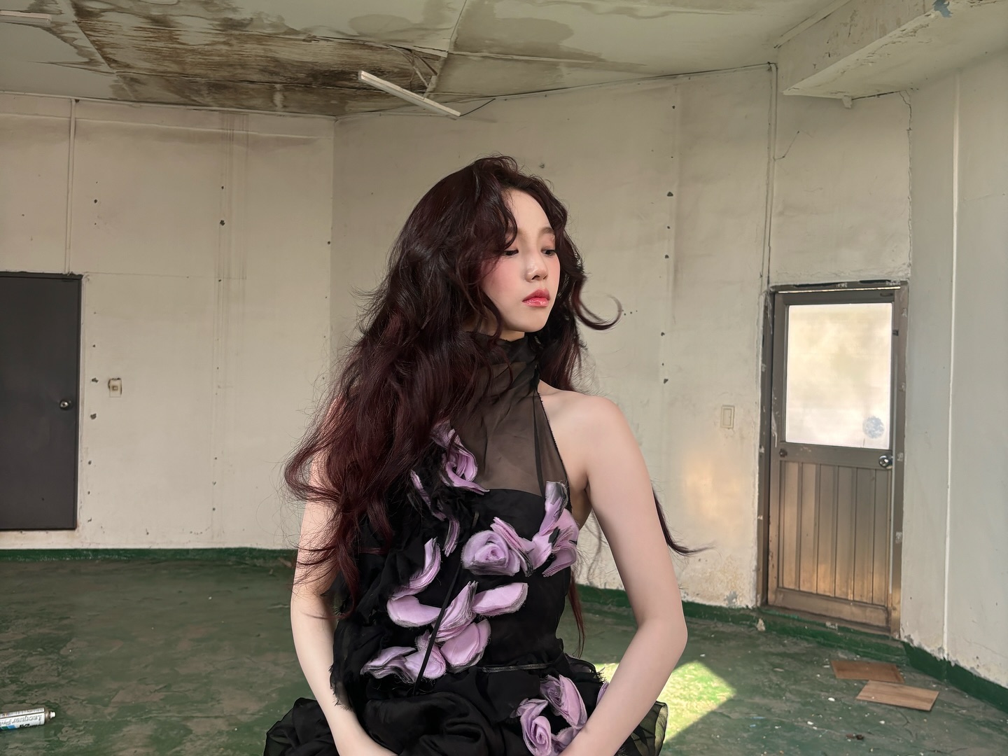 極顯白！韓女團秋冬髮色圖鑑：太妍、NewJeans、aespa 重回原生黑茶髮！