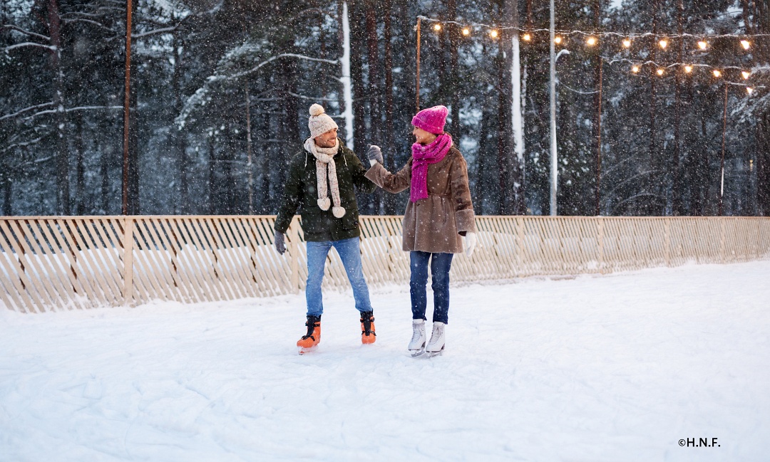 棒球熱！北海道熱門新景點「HOKKAIDO BALLPARK F VILLAGE」居然能邊泡溫泉邊看球賽，太享受了吧！