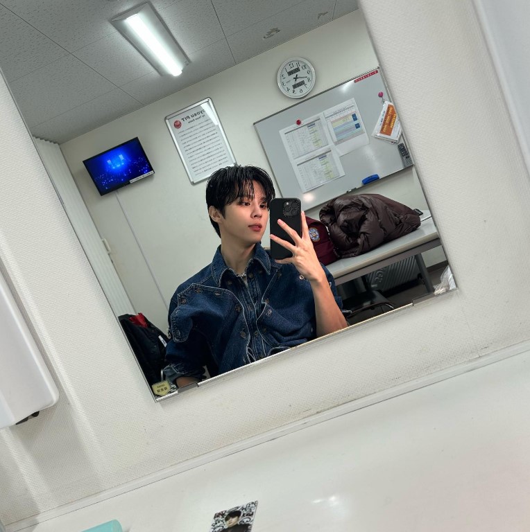 南韓人氣男演員才剛認愛一個月！接連被公開與金世正、April 前成員李玹珠親密貼臉照