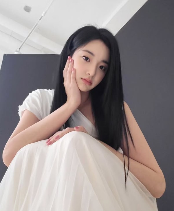 南韓人氣男演員才剛認愛一個月！接連被公開與金世正、April 前成員李玹珠親密貼臉照