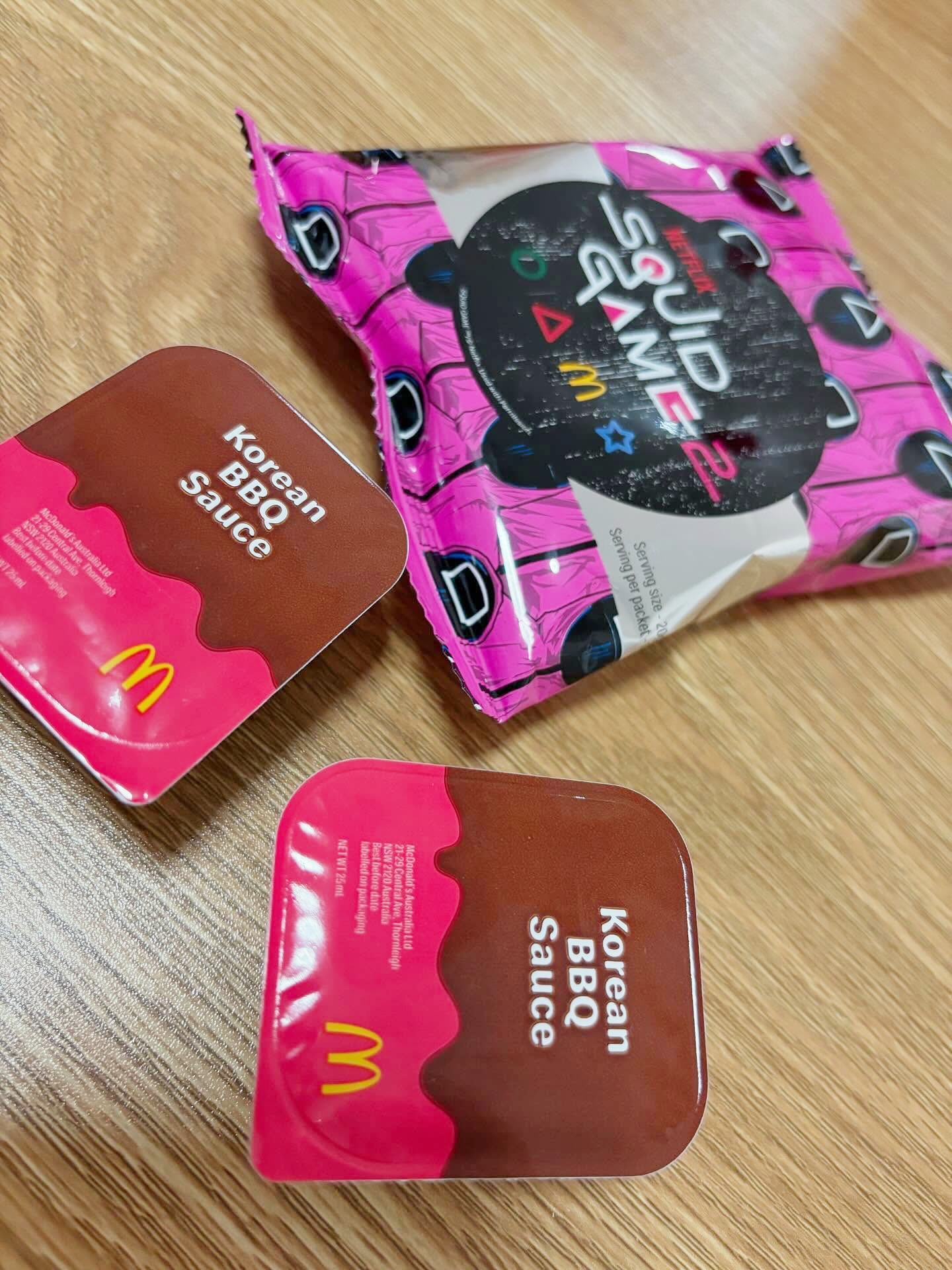 麥當勞太虧賊啦！聯手 Netflix《魷魚遊戲》打造麥克雞塊套餐！加送限定 M 字 logo「椪糖」麥粉：好想要