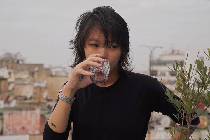 出道 8 年首度舉辦巡迴演唱會！關於搖滾樂手「竇靖童」的 5 個人生故事：下巴刺青藏滿滿的洋蔥！