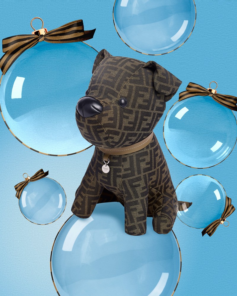看著都餓了！FENDI Fendilicious 系列：把你愛的薯條、熱狗變成吊飾！