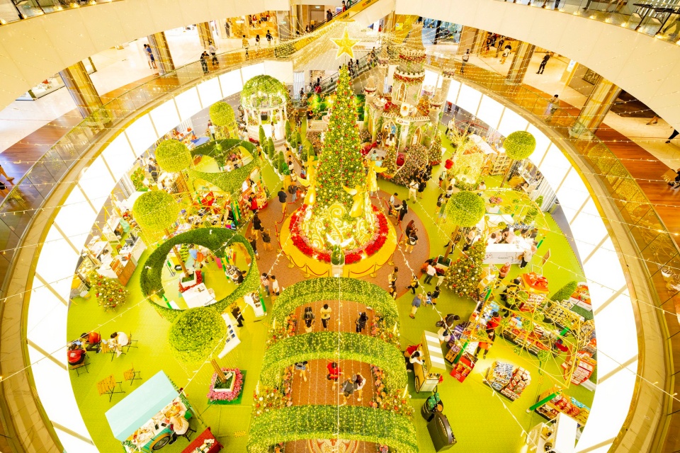 來場浪漫之旅！馬來西亞吉隆坡聖誕跨年 4 大約會景點推薦：360 度旋轉餐廳、熱帶版白色聖誕