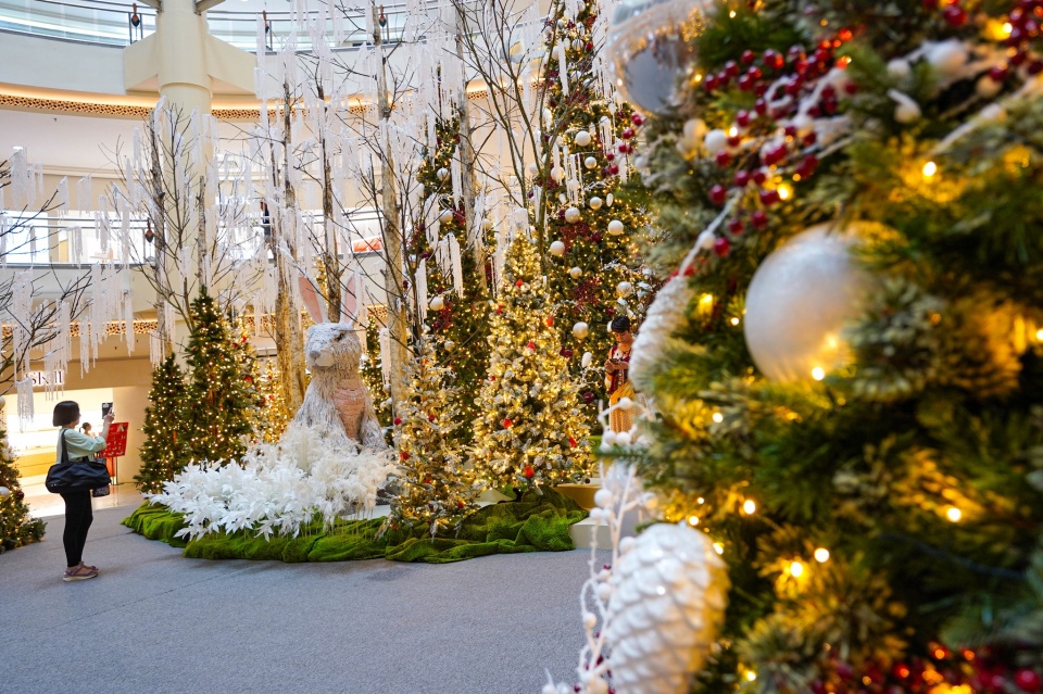 來場浪漫之旅！馬來西亞吉隆坡聖誕跨年 4 大約會景點推薦：360 度旋轉餐廳、熱帶版白色聖誕