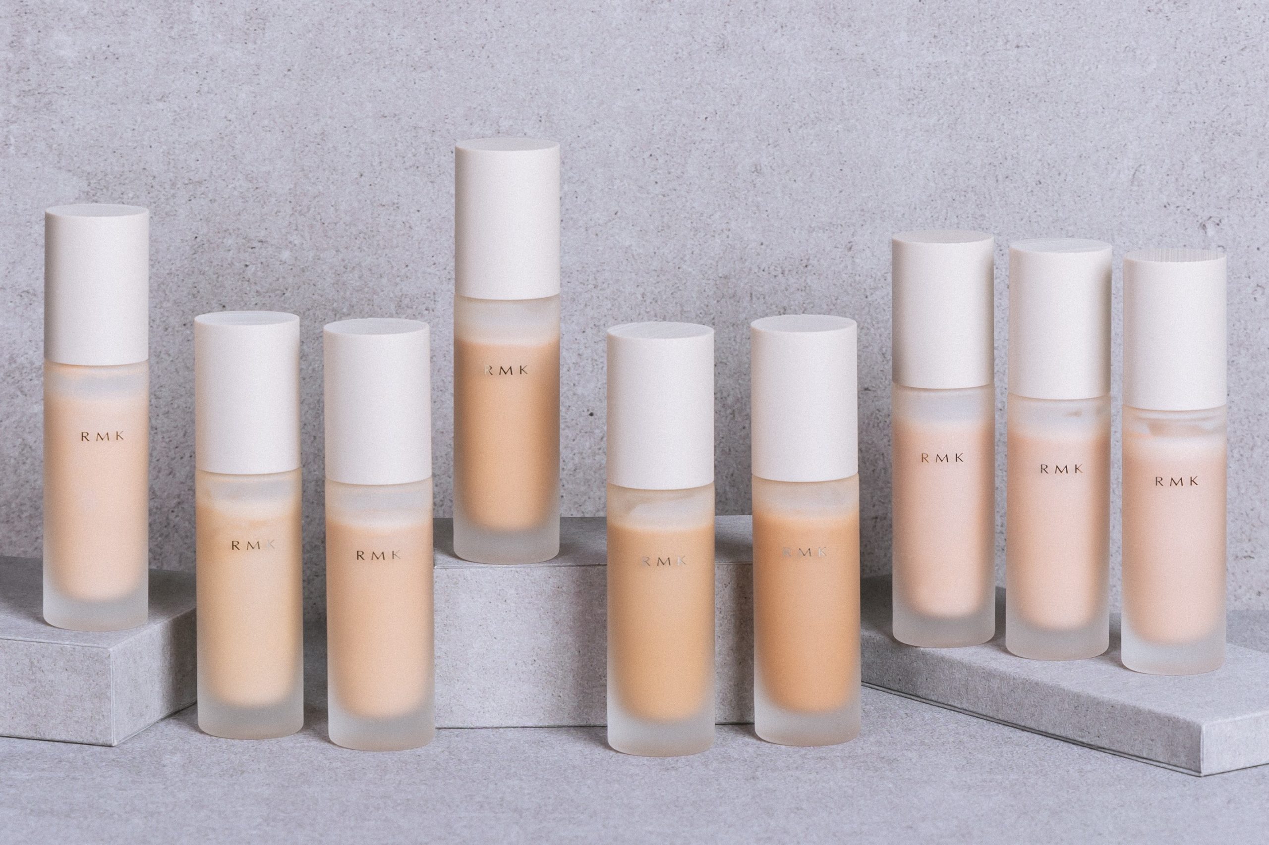 甩開沙漠乾肌惡夢～秋冬超服貼人氣專櫃粉霜TOP.9推薦：BOBBI BORWN太好用、RMK新品太驚艷！