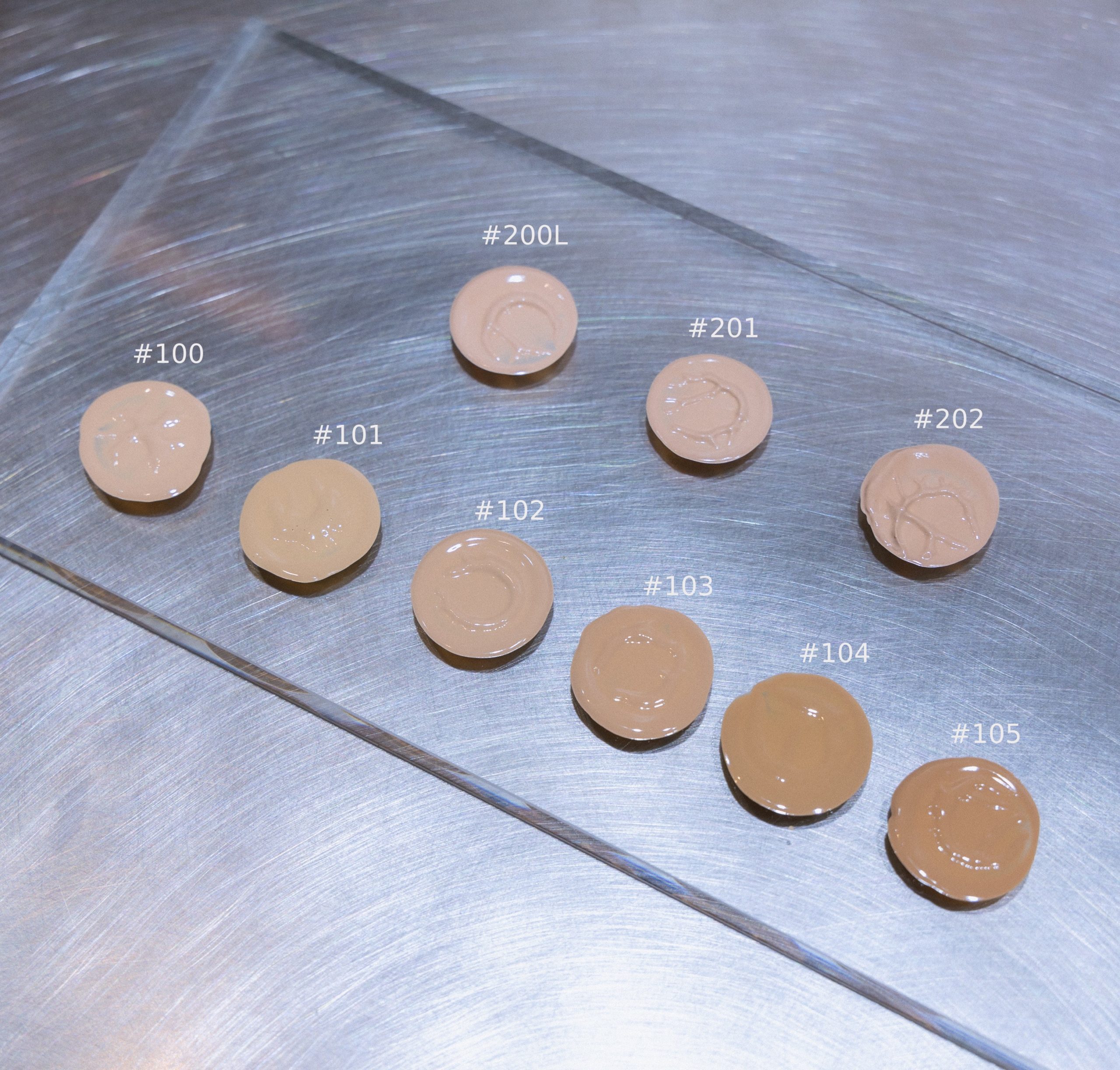 甩開沙漠乾肌惡夢～秋冬超服貼人氣專櫃粉霜TOP.9推薦：BOBBI BORWN太好用、RMK新品太驚艷！