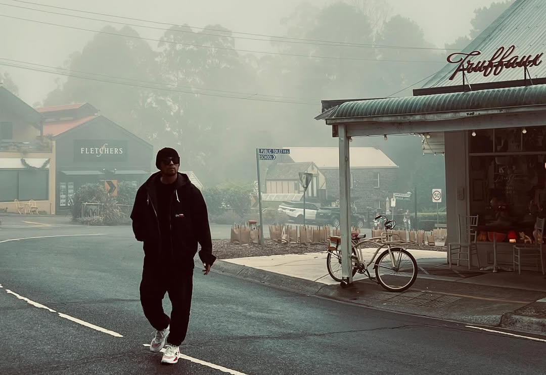 「這雙」周董打球、日常都愛穿！「最速鞋頭」周杰倫今年著用的五款球鞋，每雙都不難入手又百搭！